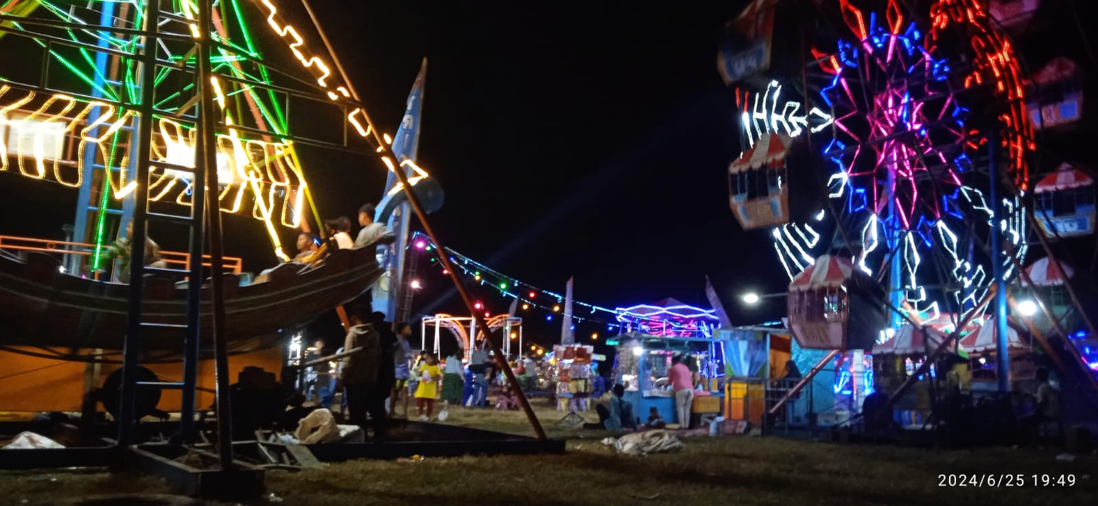 Suasana pasar malam terlihat Sepi, tetapi masih bisa meraup keuntungan jutaan rupiah.